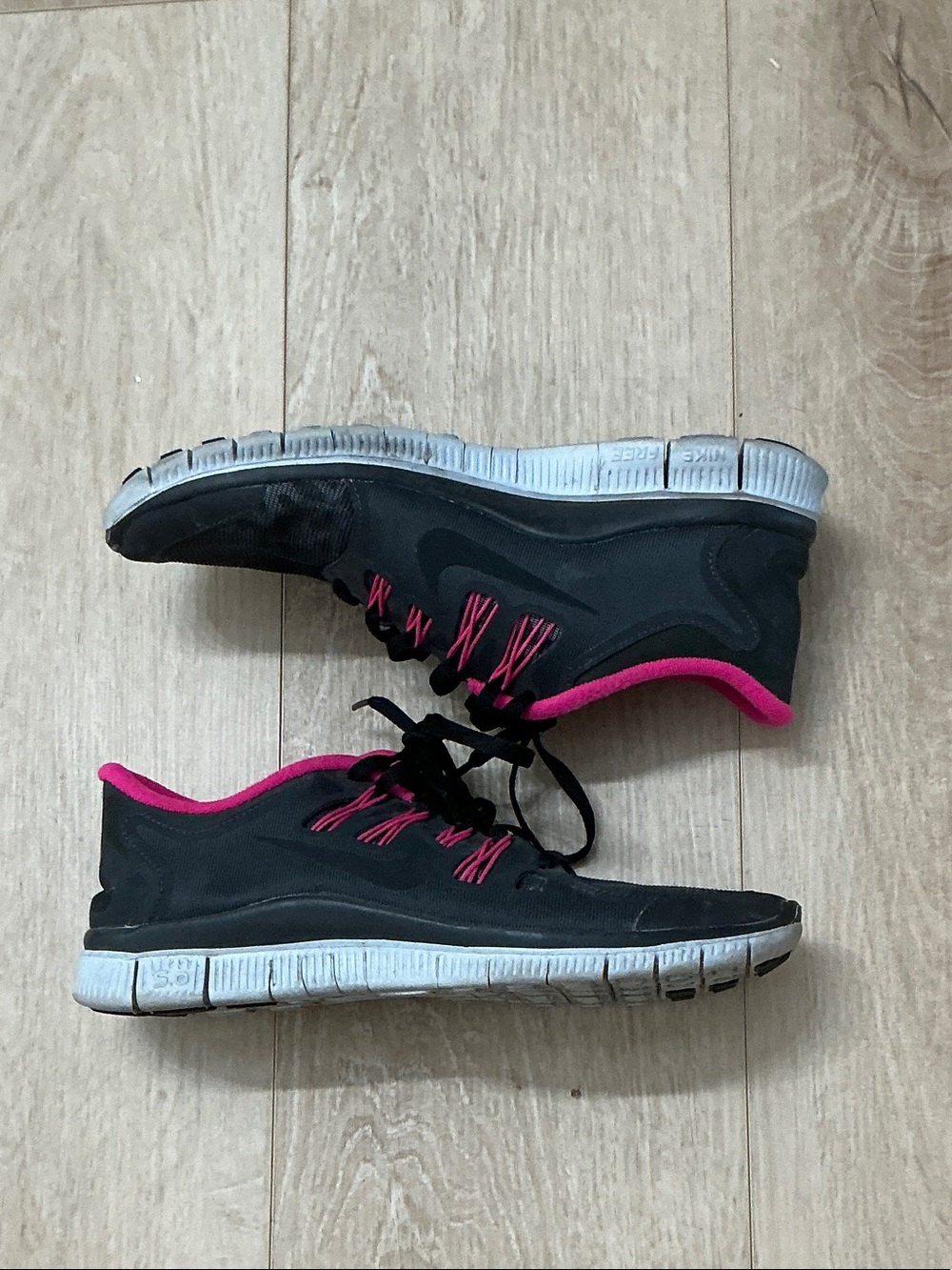 Nike Free 5.0 Women's Cheetah Print & Hot Pink Athletic Sneakers - Picture 2 of 4